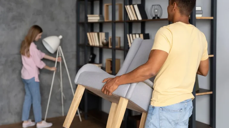 How to arrange Furniture in a Small Living Room Apartment