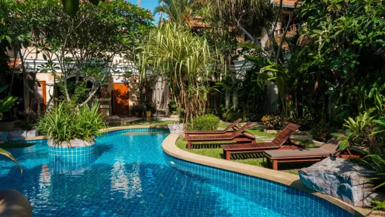 Small Yard Pool Ideas for Modern Outdoor Spaces